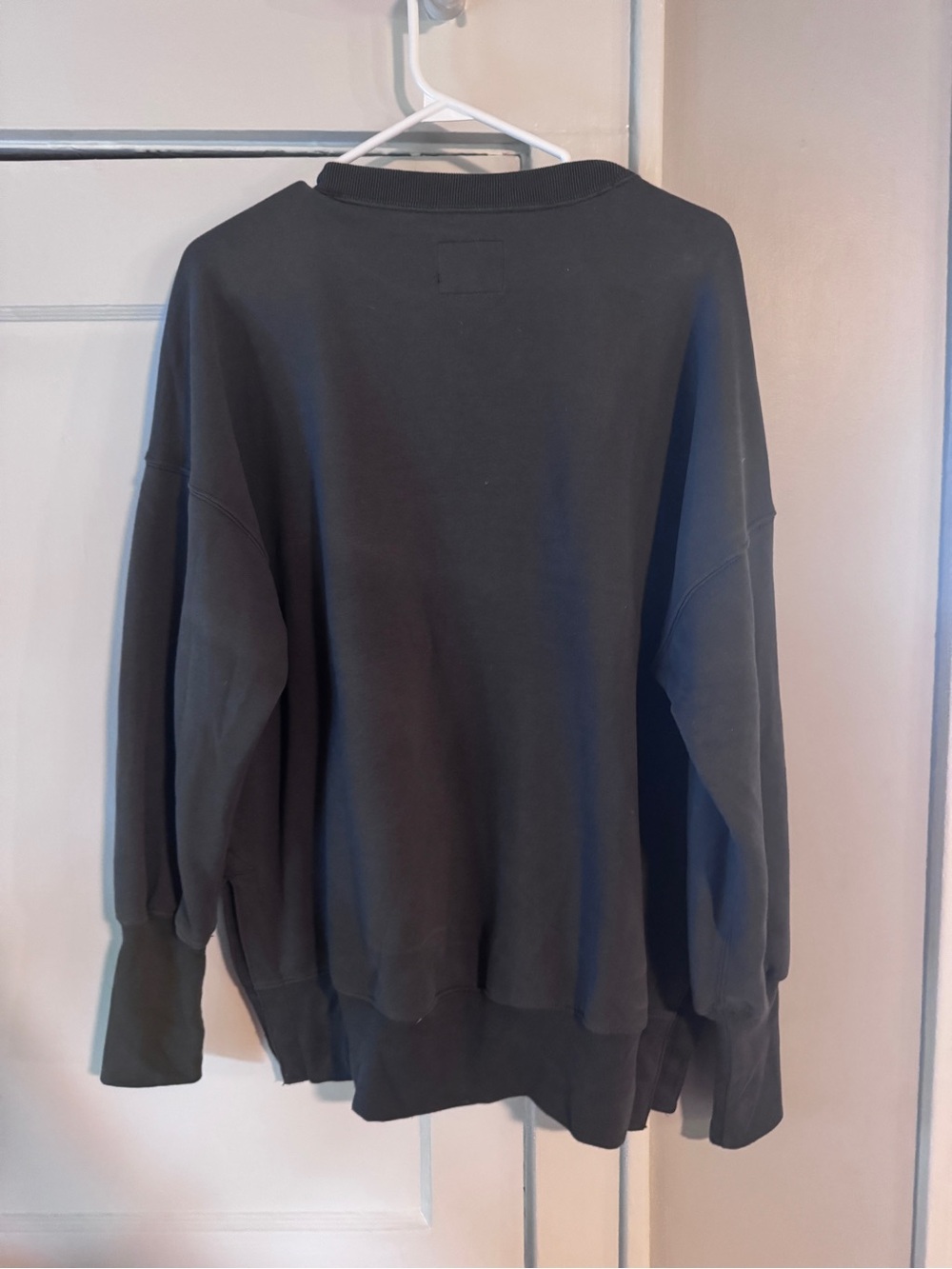 Abercrombie Los Angeles Lakers dark gray Crewneck Sweatshirt - Picture 4 of 4